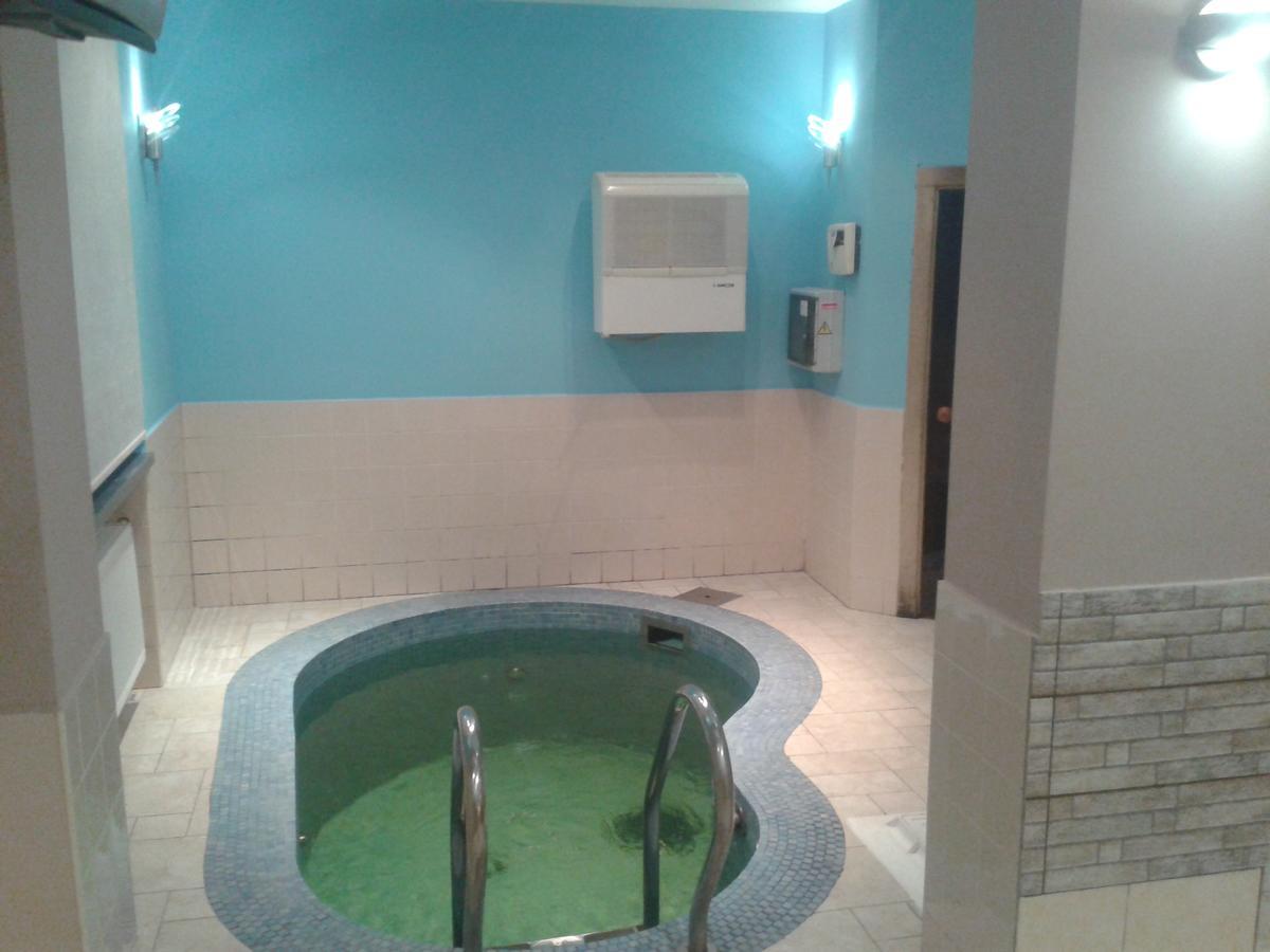 Kolos Hotel Obolon Киев Екстериор снимка