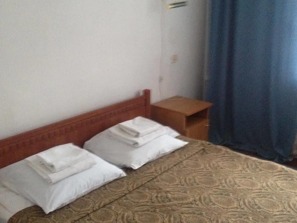 Kolos Hotel Obolon Киев Екстериор снимка