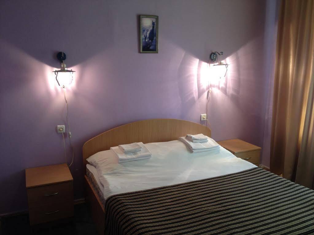 Kolos Hotel Obolon Киев Екстериор снимка
